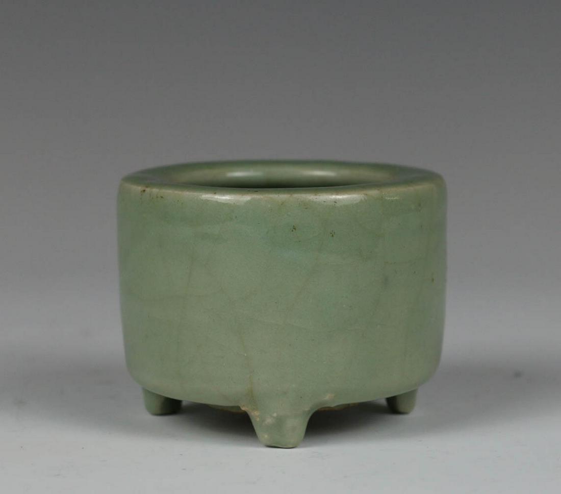 LONGQUAN TRIPOD INCENSE BURNER SONG (1 of 6)