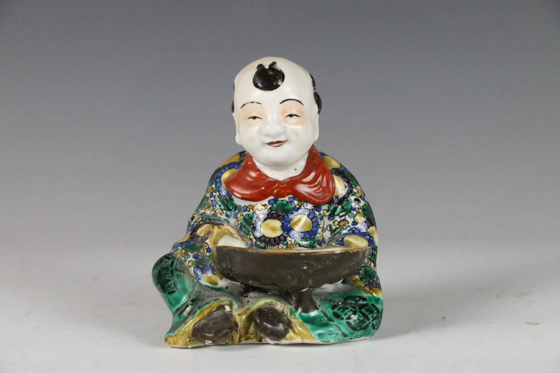 A FAMILLE ROSE MODLE OF BOY 19TH C: A famille rose model of a boy, wearing a colorful robe, holding an abalone shell, 10cm x 12cm Provenance: H.H. Pao's previous collection 19 世紀 粉彩童子像 &#