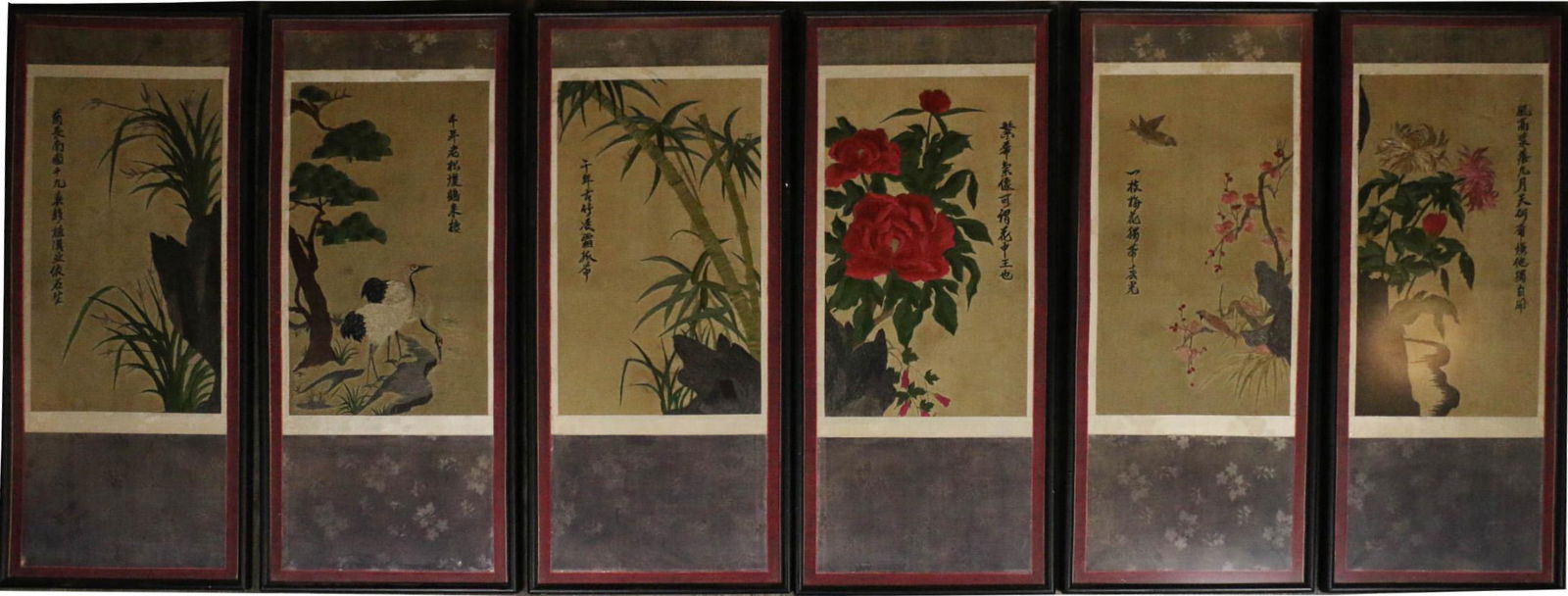 A GROUP OF SIX SILK PAINTINGS,W/FRAME REPUBLICAN P: Six panels of silk paintings, depicting birds and flowers. 45.5cm x 26.5cm 民國 刺繡連框壹組六件