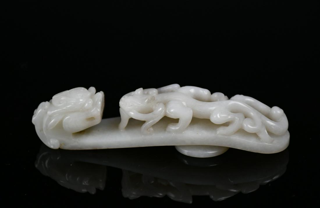 A White Jade Carved Dragon Belt Hook w/box, Qing (1 of 6)
