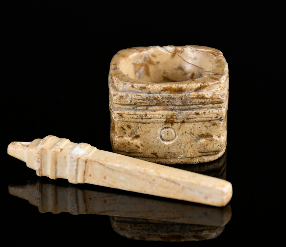 Two Archaistic Jade Carvings (1 of 9)