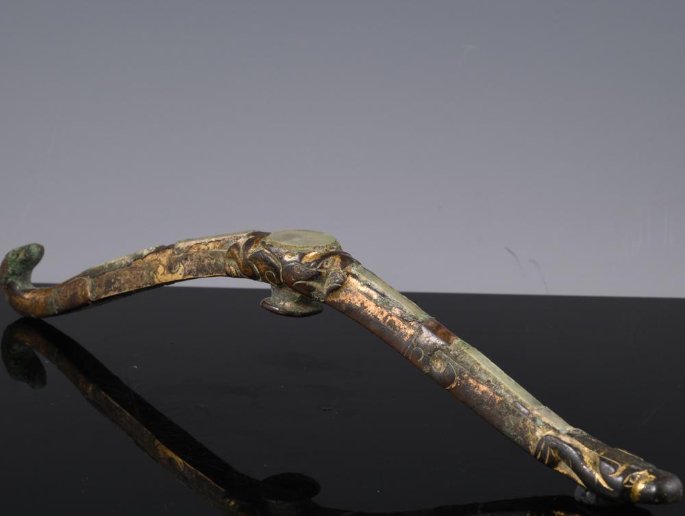 A Chinese Gilt Bronze Jade Inlaid Belt Hook (1 of 14)