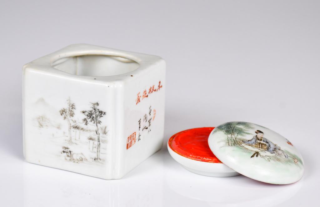 A Famille Rose Brush Pot & A Cover Box Late Qing (1 of 12)