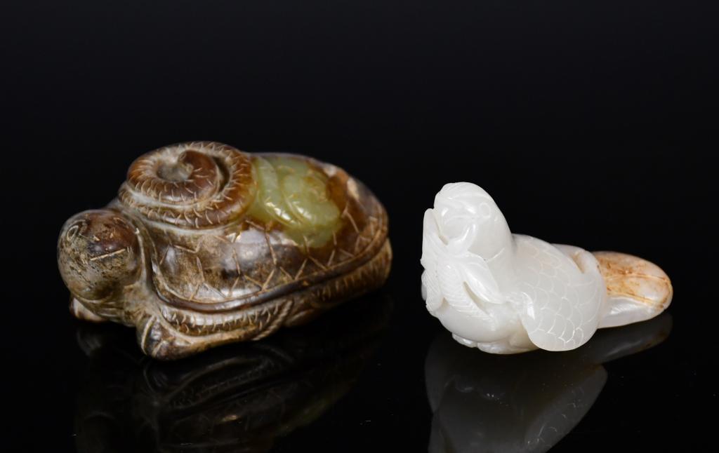 A Group of 2 Jade Carvings Republican Period (1 of 11)