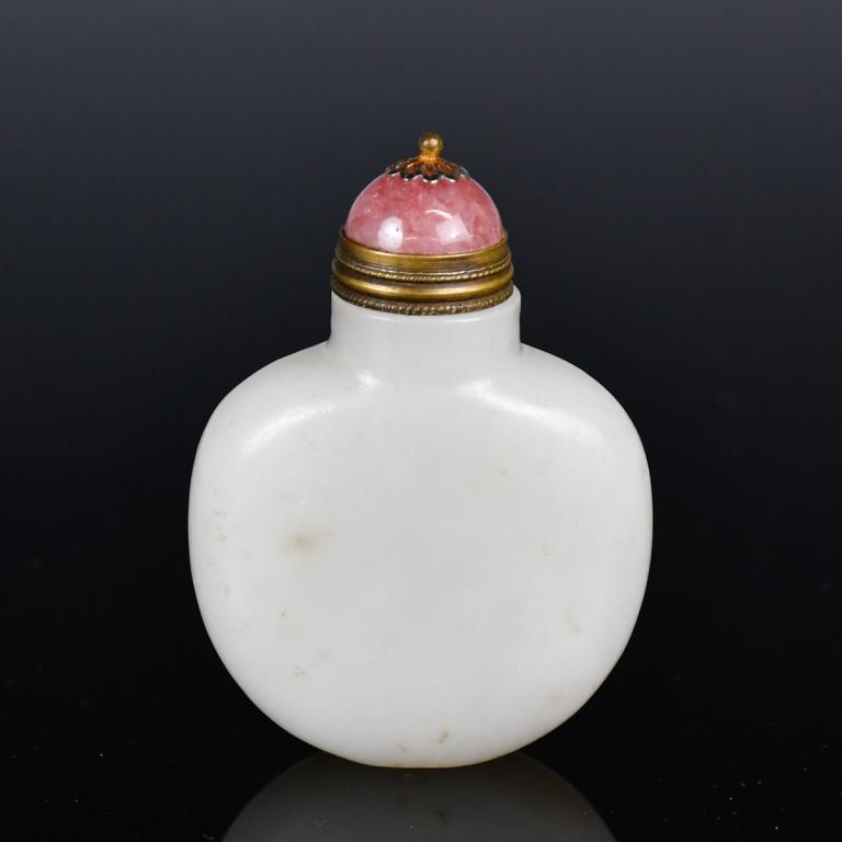 A White Jade Snuff Bottle Qing (1 of 8)