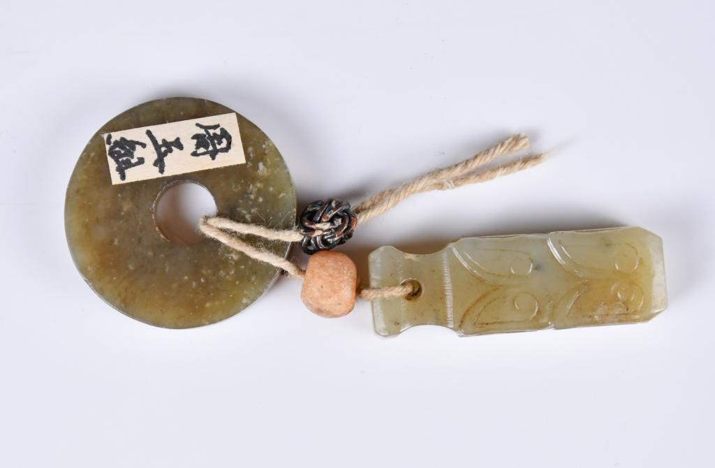 A Jade Bi Disc & A Jade Carving: The first a jade bi disc disc with brown inclusions D:3.7cm, the second a jade cuboid carving with scrolls design, cuboid L:4.8cm 古玉璧掛件串
