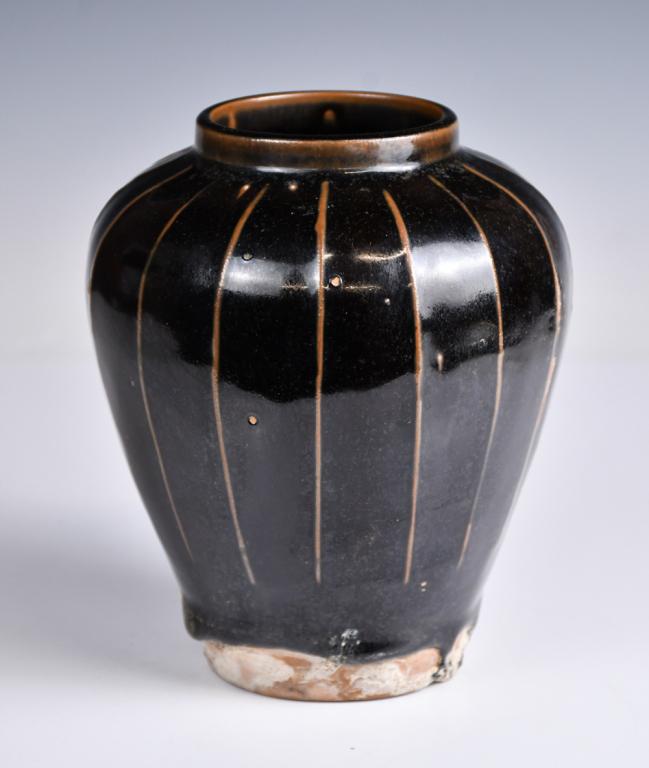 Hennan Black Glazed Ribbed Jar, Song Dynasty: Of globular shape with straight vertical ribs, covered in a lustrous black glaze. H: 16.7cm Provenance: H.H. Pao's previous collection 宋 河南窯黑釉罐 鮑