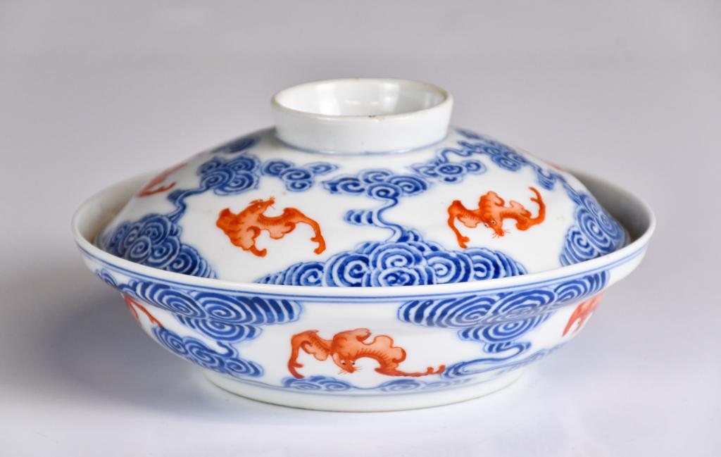 An Iron Red & Underglazed-Blue Cover Bowl 19thC (1 of 10)