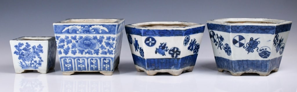 Group of 4 Blue & White Flowerpots, Republican (1 of 14)