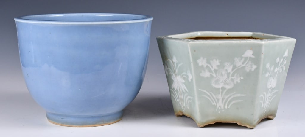 Group of 2 Glazed Flowerpots Republican (1 of 8)