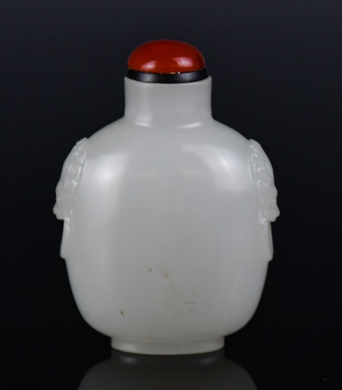 A White Jade Snuff Bottle, Qing (1 of 7)