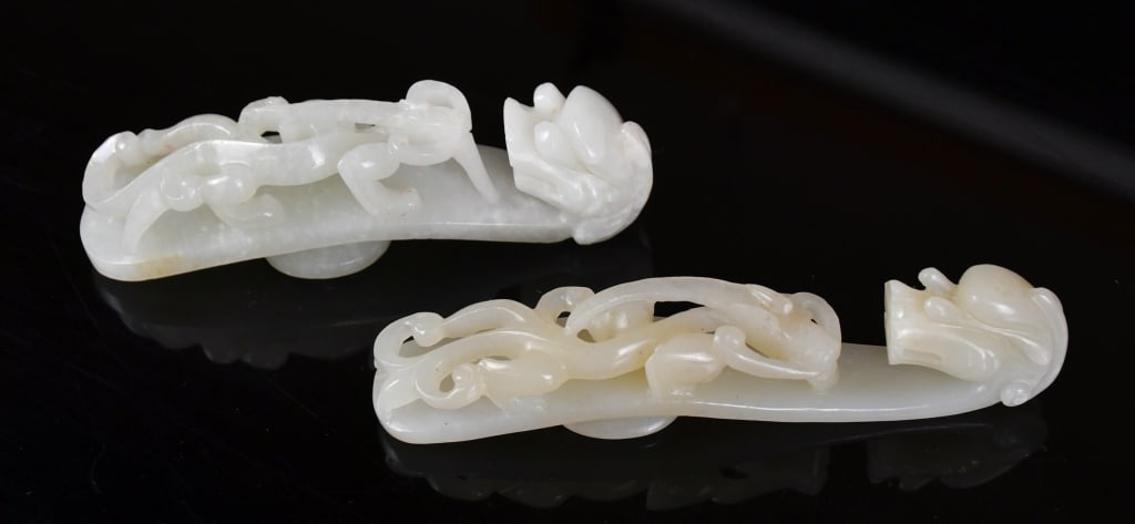 Group of 2 White Jade Dragon Belt Hooks, Qing (1 of 7)