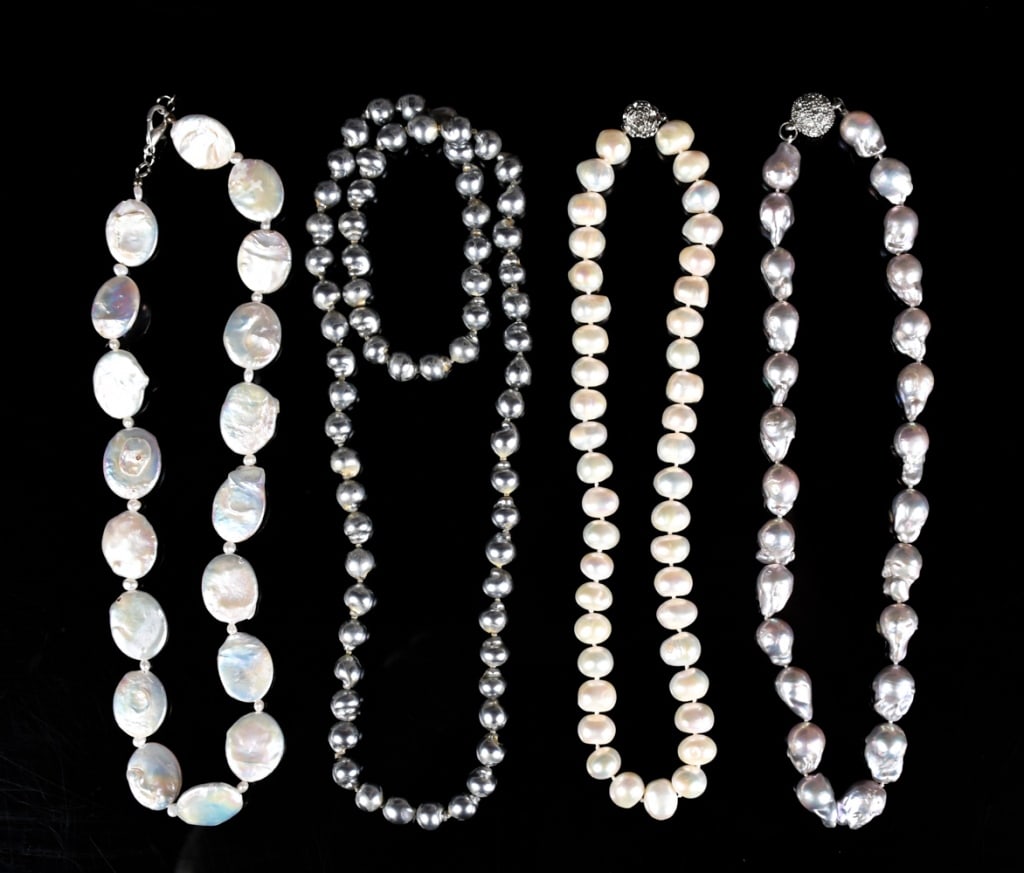 4Pcs of Beaded Necklace (1 of 5)