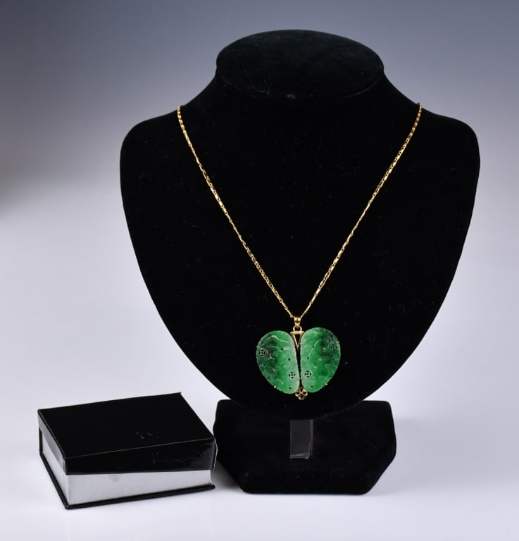 A Jadeite Pendant with A 14K Gold Necklace: Jadeite pendant D:4cm; gold necklace with QianZhuJin mark, L approx:40cm, weight:3g 14K金鑲福在眼前翡翠吊墜連千足金&
