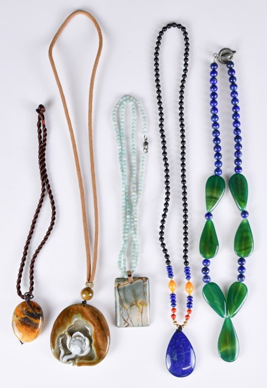 Group of 5 Pendant Necklaces (1 of 10)