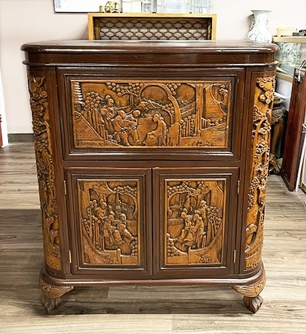 A Carved Hardwood Wine Cabinet: A double-door hardwood wine cabinet with carving sections to the exterior. 105 x 89 x 45cm 雕紋硬木酒櫃
