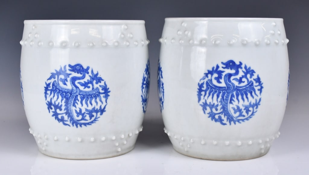 Pair Blue White Drum shape Flowerpots w/Mk Republi: Each of drum form, around the exterior body, is decorated with phoenix medallions, H:19.5cm, D:18.5cm Provenance: Estate of A Hong Kong Family 民國 鼓釘青花花