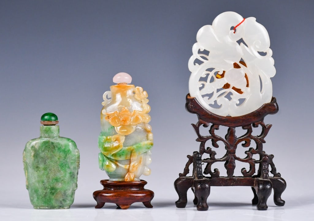 A Jade Plaque & 2 Jadeite Snuff Bottles Republican (1 of 17)