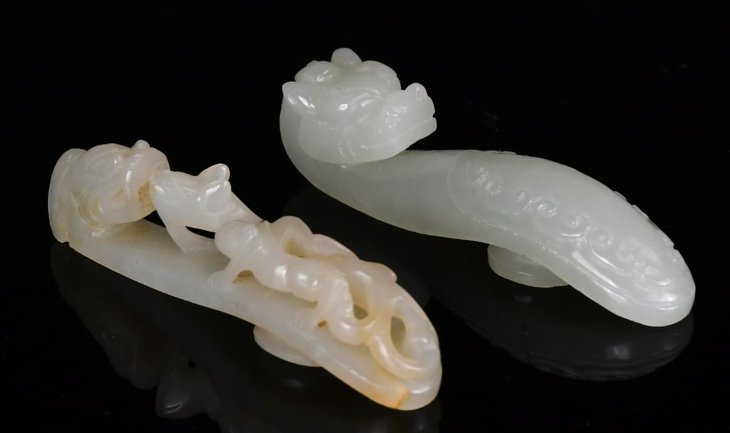 Group of 2 Jade Carved Dragon Belt Hooks, Qing (1 of 11)