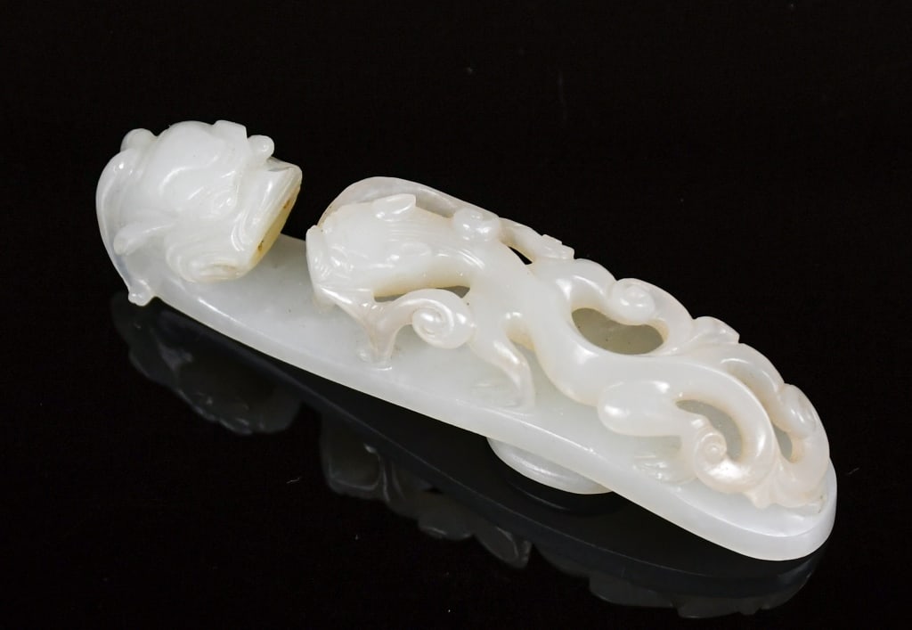 A White Jade Chilong Belt Hook (1 of 9)