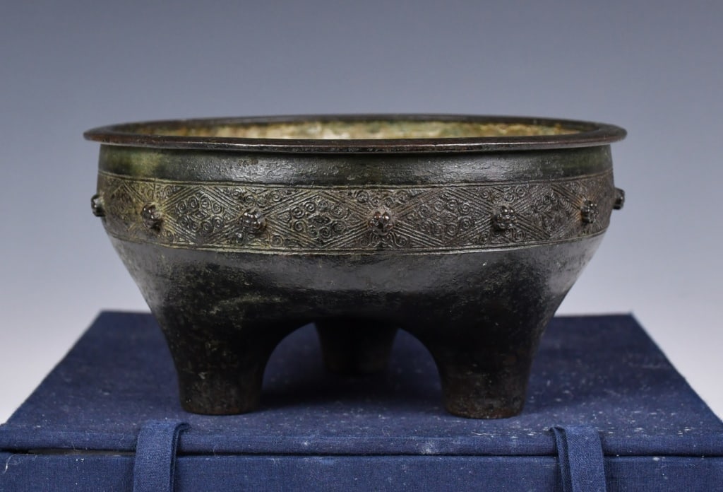A Bronze Tripod Censer w/Box & Certificate Qing (1 of 12)