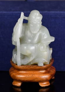 A Celadon-Jade Figural Carving w/Std & Box 18thC: Carved as the Shou immortal in a sitting position, worked from a celadon jade stone. H:4.5cm 18&#19990;&#32000; &#38738;&#29577;&#38613;&#22781;&#32769;&#25850;&#20214; &#36899;&#24231;&#36899;&#30418