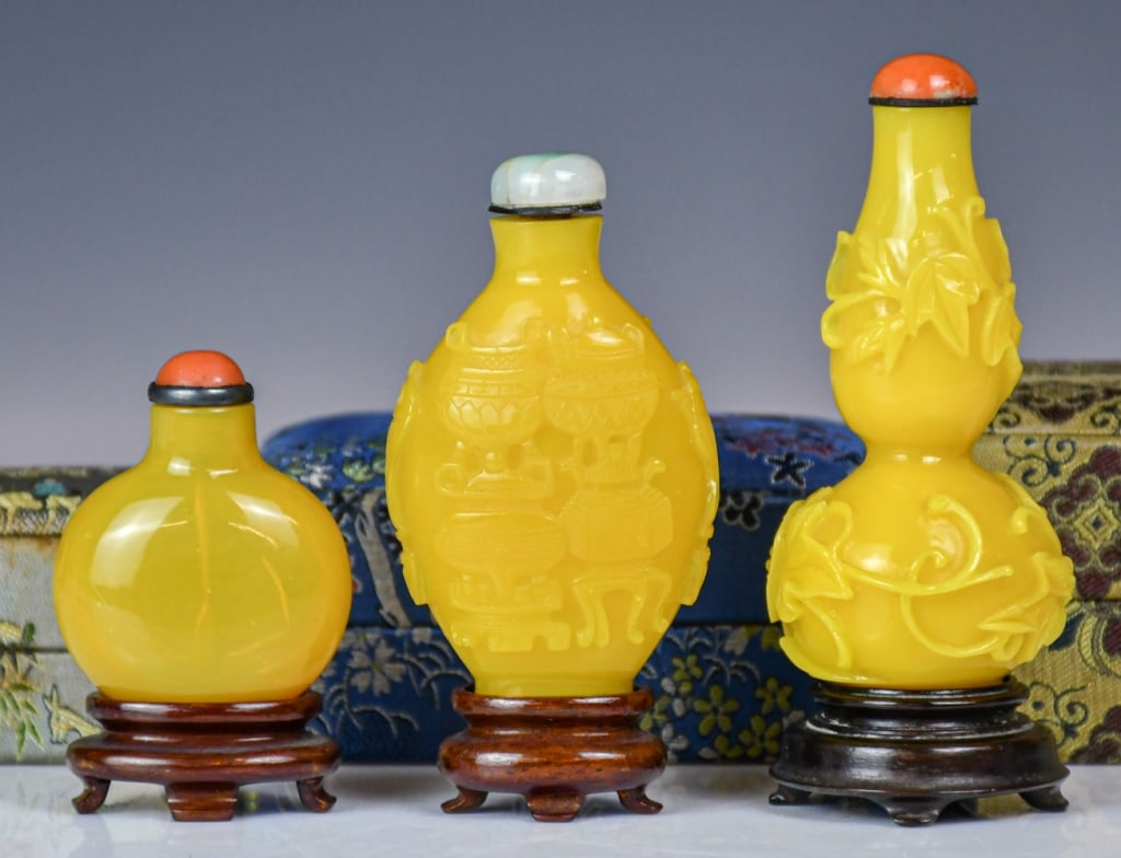 3 Glass Snuff Bottles w/Box & Std Republican (1 of 12)