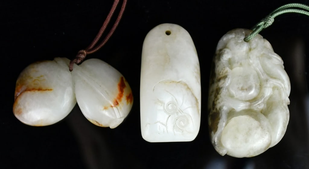 Group of 3Pcs White Jade Carvings Qing (1 of 12)