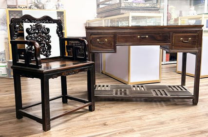 Stunning Arts is pleased to introduce its 9th Anniversary Auction Sales. Our auction features THREE days of auction events in the collection of porcelain, jade, paintings, furniture, etc. Day 2 of the auction begins on September 25th at 7 pm and features approximately 200 Lots of paintings, porcelain, and furniture pieces. Most of the items are from the estate collections of early Hong Kong immigrant families in Toronto and the Vancouver areas. Furniture pieces are from the C C Lai Chinese Antiques. NO Reserve value is set for this auction. For any inquiries, please contact us by email, telephone, or WeChat. Please add our Chinese WeChat service for more information. Our Chinese WeChat: stunningarts. WhatsApp: 647-936-0001.