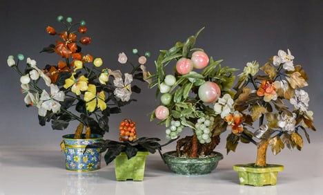 Stunning Arts is pleased to introduce its 2025 Winter Holiday Important Asian Art Auctions. Our auctions feature TWO days of auctions with?porcelain, jade, snuff?bottles, paintings, furniture, etc. Day 2 of the auction begins on December 19th at 7 pm and features approximately 190 Jade pieces and snuff bottles.? Day 2 of the sale showcases a wide variety of Chinese snuff bottles from?the 19th to 20th?centuries.? Many of the items are from the estate collections of early Hong Kong immigrant families in the Ottawa area.? For any inquiries, please contact us by email, telephone, or WeChat. Please add our Chinese WeChat service for more information. Our Chinese WeChat: stunningarts. WhatsApp: 647-936-0001.