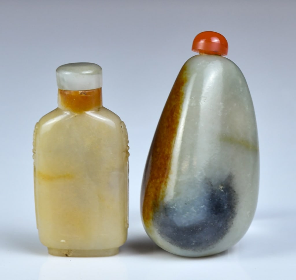 Group of 2 Jade Carved Snuff Bottles Qing (1 of 6)