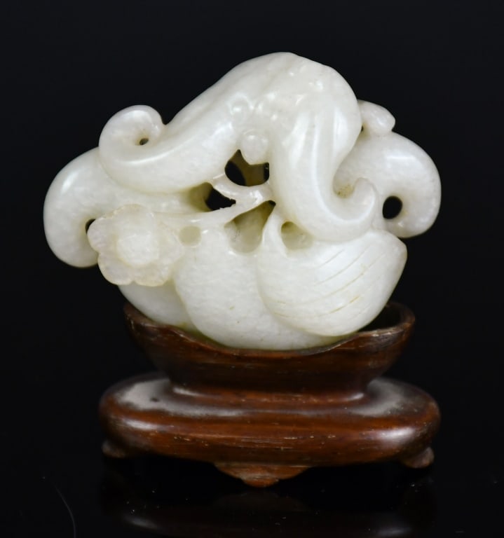 A Jade Carved Bat & Water Chestnut w/Std Qing (1 of 9)