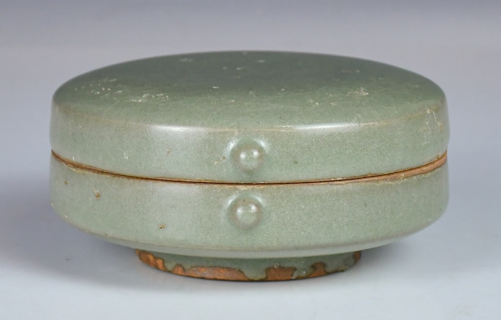A Ming style Celadon-Glazed Cover Box (1 of 13)