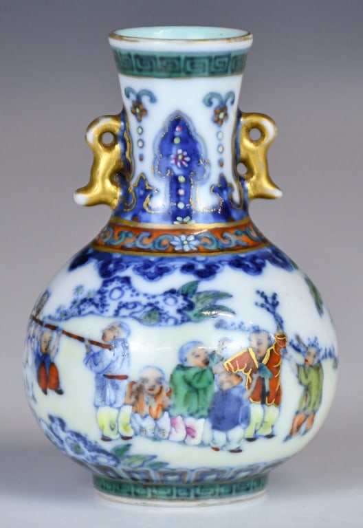A Doucai Gilt Vase w/ Qianlong Mk, Republican (1 of 11)