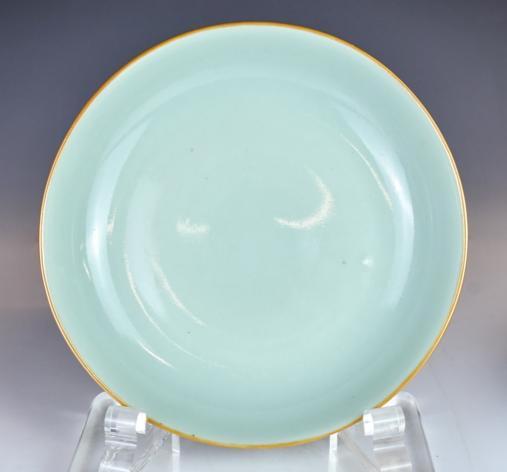 A Lrg Celadon Glazed Plate w/Mk & Box 18thC (1 of 11)