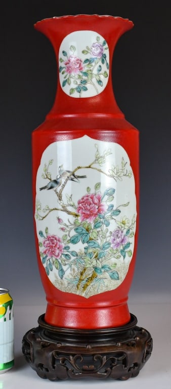 A Sgraffiato Famille Rose Vase Qianlong Mk w/Std (1 of 15)