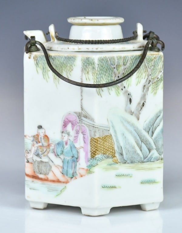 A Famille Rose Wine Warmer & Cover TongZhi Mk: Of hexagonal form, the exterior is finely painted with figures within a landscape scene, with a six-character Tongzhi mark on the base. H: 12.5cm 粉彩溫酒壺 大ę