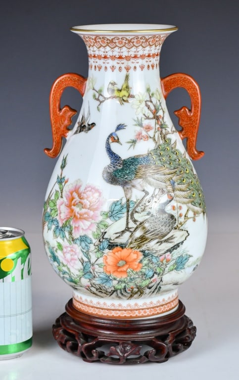 A Famille Rose Vase Qianlong Mk w/Std 1950-70s (1 of 15)