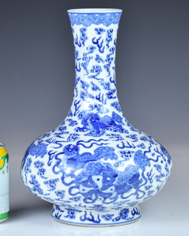 A blue & White Lion Vase w/Qianlong Mk Qing (1 of 14)
