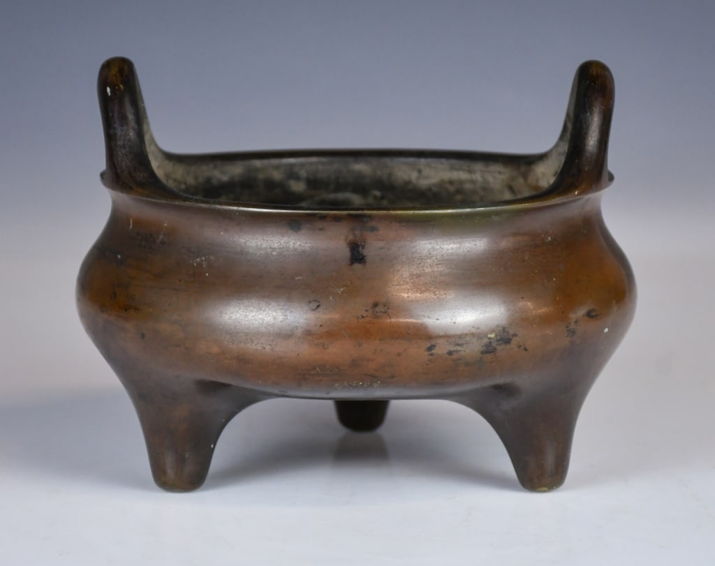 A Bronze Tripod Censer w/Xuede Mk Qing (1 of 9)