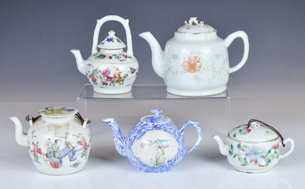 Group of 5Pcs Famille Rose Tea Pots Republican (1 of 14)