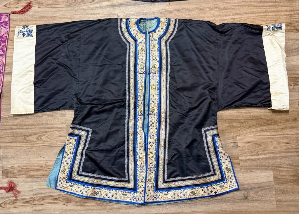 Group of 4 Embroidered Garments Qing - 2