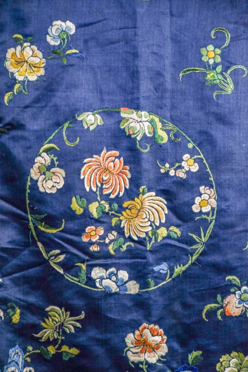 A Blue-Ground Silk Embroidered Lady's Robe 19thC - 3