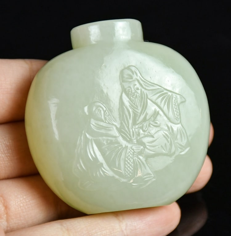 A White Jade Carved Snuff Bottle Qing (1 of 10)