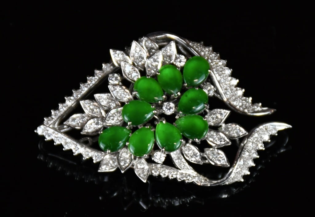 A Platinum Diamond Brooch (1 of 7)