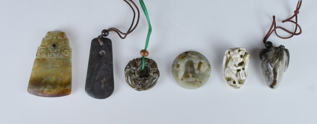 6Pcs Archaistic Jade Carvings Qing: Comprising 6 pieces archaistic jade carvings in various themes and colors, the largest size:6.5x4cm 清 高古風格玉雕件一組6件