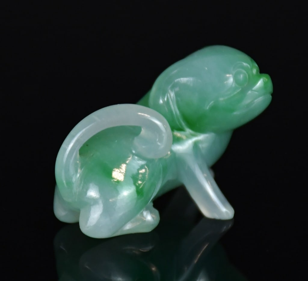 A Jadeite Carved Dog w/Std - 10