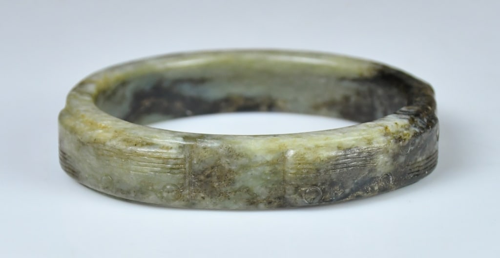 A Ming Style Jade Carved Bangle - 3