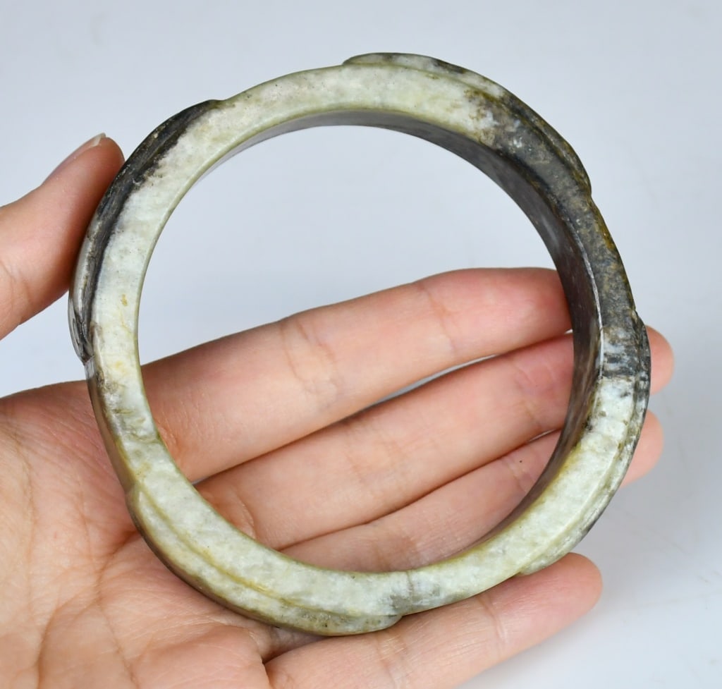 A Ming Style Jade Carved Bangle - 6