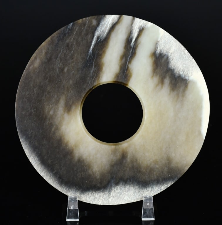 An Archaistic Jade Bi Disc: A large round bi disc, in yellow and brown tone. D: 12.8cm 高古風格玉璧 Click here for natural light phot